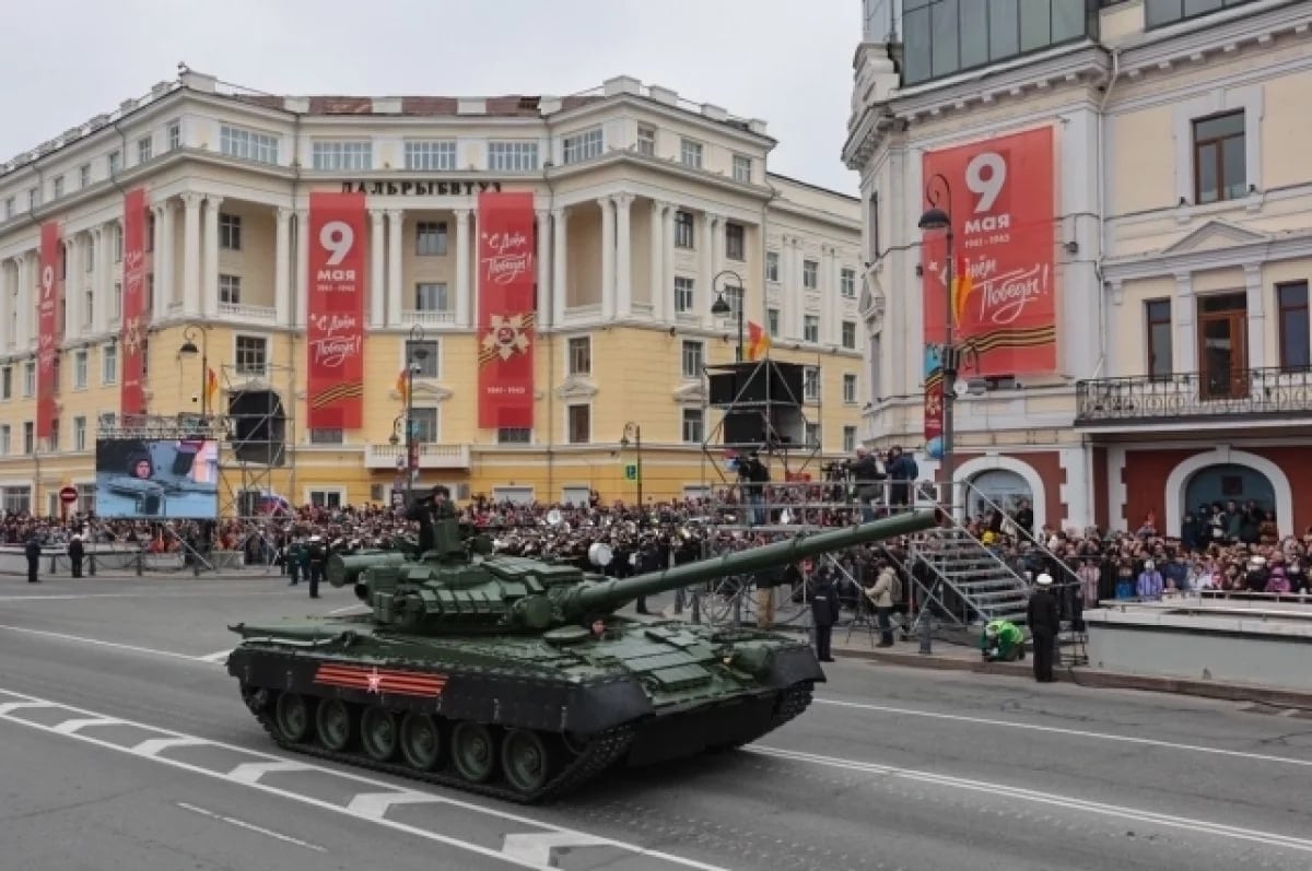 Во Владивостоке ограничат движение из-за репетиций военного парада    В апреле во Владивостоке начнутся репетиции военного парада, посвящённого 80-летию Победы в Великой Отечественной войне.   Первые тренировки пройдут 14, 16 и 21 апреля с 4 до 6 утра.      В эти часы будет временно ограничено движение и парковка на улицах Алеутской, Светланской, Уборевича, Океанском проспекте и других участках.    Дополнительные ограничения введут 23, 25, 28 и 30 апреля с 22:00 до полуночи.   Для водителей организуют объезд по альтернативным маршрутам.    Подробности сообщила пресс-служба администрации Владивостока.    #Владивосток #ПарадПобеды #ДвижениеОграничено #Новости