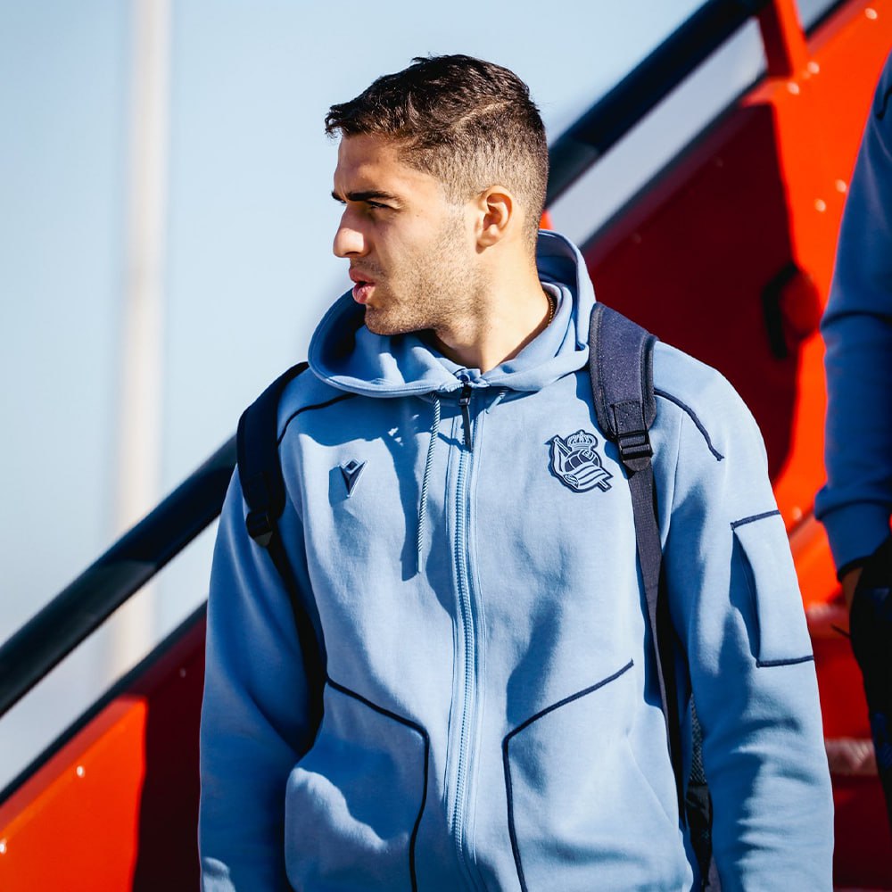 Арсен Захарян не сыграет с Барселоной из за травмы Российский футболист не вошел в заявку Реала Сосьедад на этот матч Ла Лиги Клуб сообщил в соцсетях что у Захаряна есть болевые ощущение в левой икроножной мышце Подписывайтесь на РИА Новости Спорт в MAX