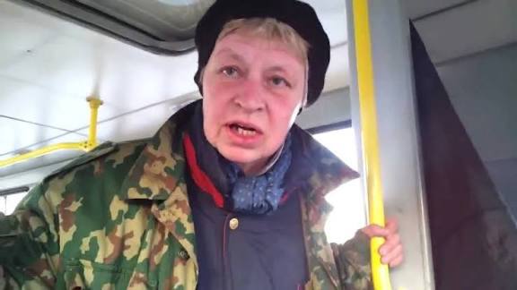 Иркутск снова попал в десятку городов с неэффективным общественным транспортом Вердикт содержится в свежем исследовании опубликованном членом общественного совета при Минтрансе РФ и председателем Общероссийского объединения пассажиров Ильей Зотовым Исключающий Санкт Петербург и Москву рейтинг составлен на основе Народного стандарта транспорта набора критериев качества разработанного для оценки городских транспортных систем   Иркутск расположился на третьем месте Первое место занял Ульяновск второе Иваново Вслед за Иркутском расположились Махачкала Орел и другие города   IrkutskMedia теперь в МАX