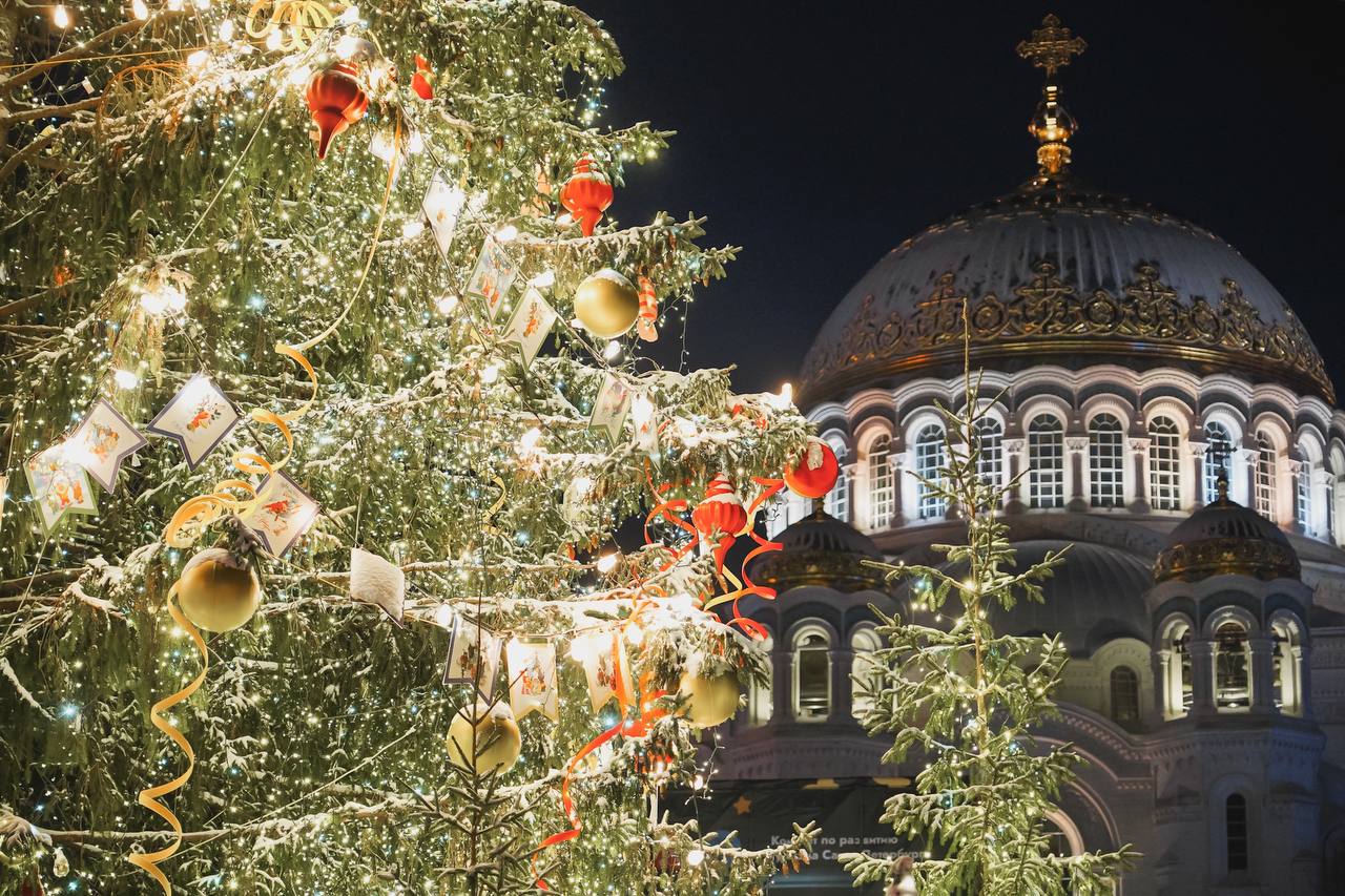 1 23 млрд рублей на ощущение праздника в Петербурге оправдали гигантские новогодние траты Депутат Законодательного собрания Северной столицы Алексей Макаров пояснил Абзацу что рекордные расходы на оформление города не ударят по бюджету Все средства распределяются властями грамотно заверил он Наш город красиво украшается к Новому году нужно создавать ощущение праздника жизни для петербуржцев и гостей города Критикам можно сказать что искусство управления состоит в том что денег должно хватать на все пояснил Макаров Читайте статью до конца   Подпишитесь на Абзац TG VK Дзен MAX Rutube