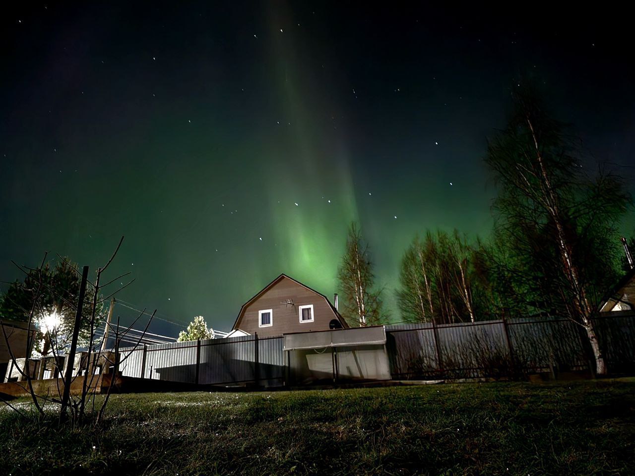 Жители Москвы и Московской области 6 и 7 ноября смогут стать свидетелями красочного природного явления северного сияния Его появление станет возможным благодаря мощной геомагнитной буре одной из самых сильных за последние годы Подписаться Московская афиша