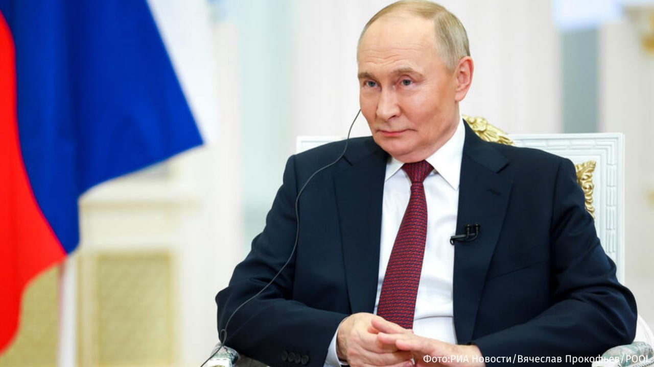 Владимир Путин поприветствовал участников международного Екатерининского форума и заявил что Россия продолжит поддерживать соотечественников и иностранцев приверженных традиционным ценностям Подчеркну сила и притягательность Русского мира всегда заключалась в его открытости уважении ко всем самобытным традициям и культурам Сегодня мы видим что такие подходы разделяют миллионы людей на всех континентах планеты говорится в приветствии президента РФ опубликованном на официальном сайте Кремля  Екатерининский форум проходит в Национальном центре Россия во второй раз В повестке мероприятия обсуждение проблем международного гуманитарного сотрудничества IZ RU в Telegram в MAX