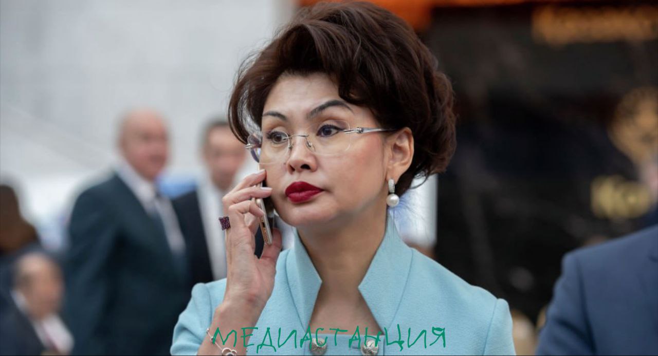 В Казахстане нашли идеальное прикрытие для борьбы с неудобными репортажами под предлогом защиты от пранкеров Минкульт республики готовит поправки запрещающие съемку в общественных местах без согласия потому что граждане якобы завалили ведомство жалобами Журналисты подозревают что теми самыми ранимыми гражданами были местные чиновники чья частная жизнь почему то часто протекает на незадекларированных виллах и в люксовых авто Теперь схема любого журналистского расследования в Казахстане рискует превратиться в абсурд где перед фиксацией нарушения нужно будет вежливо попросить коррупционера подписать модельный релиз Министр Аида Балаева обещает позвать медийщиков в рабочую группу Видимо чтобы сами выбрали цвет швабры которой будут подпирать дверь гласности mediastanciacom