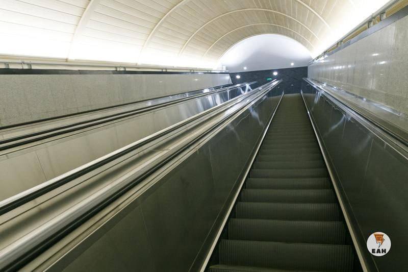 Власти Екатеринбурга утвердят проект новых веток метро к осени По плану, существующая линия будет продлена до микрорайонов Елизавет и Солнечный, а новая ветка свяжет ВИЗ с ЖБИ и будет обслуживаться новым депо у озера Малый Шарташ. Третья линия пройдет от «Академической» до «Шарташской». Глава города Алексей Орлов отметил, что за последние 4 года число пассажиров подземки возросло с 90 до 160-170 тыс. в день. Екатеринбург готов сотрудничать с иностранными партнерами, в том числе с белорусской компанией «Минскметропроект».