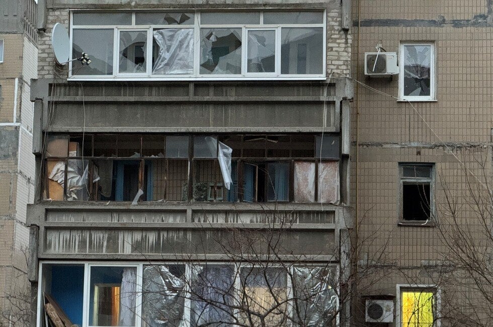 Восемь горловчан пострадали во время обстрела со стороны ВСУ  ДАН:    Написать в чат-бот  Украинские боевики нанесли удар по жилому массиву «Комсомолец».  О состоянии раненых пока ничего не известно.  Читать полностью