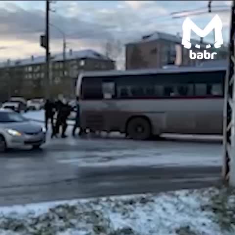 Гололед в Братске и Норильске вызывает аварии и заторы на дорогах