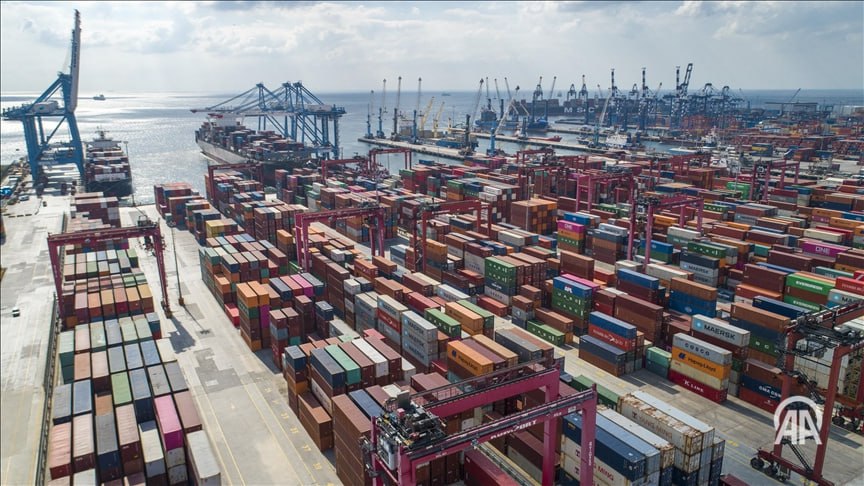 За первые 11 месяцев года экспорт увеличился в 45 провинциях Турции Объем экспорта в 31 турецкой провинции в январе ноябре текущего года превысил 1 млрд долларов а рост экспорта зафиксирован в 45 провинциях Министерство торговли Турции опубликовало данные об экспорте по провинциям за ноябрь и первые 11 месяцев года Согласно данным в прошлом месяце наибольший объем экспорта осуществил Стамбул 4 млрд 459 млн долларов Экспорт провинции снизился на 12 5 по сравнению с тем же месяцем прошлого года Далее следуют Коджаэли с ростом на 14 3 и экспортом в размере 2 млрд 882 млн долларов а также Бурса с ростом на 6 4 и 1 млрд 824 млн долларов экспортных поставок Подробнее на нашем сайте v aa com tr 3766990 24 7 в сутки с Агентством Анадолу