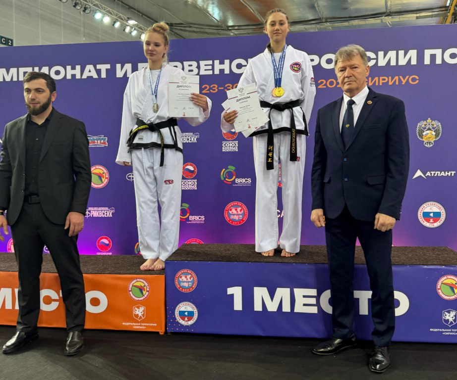 Спортсмены региона завоевали медали чемпионата и первенства России по тхэквондо ГТФ Соревнования прошли в «Сириусе», г. Сочи. Также в рамках турнира состоялся фестиваль для начинающих спортсменов. Всего побороться за призовые места съехались 2480 участников из 64 субъектов России. Тхэквондисты Хабаровского края завоевали 10 медалей. Марк Яковенко стал лучшим в дисциплине специальная техника. Дополнили копилку региона на первенстве золотыми медалями Роман Коростелев, Максим Алексеенко и Таисия Воронова. В командном соревновании наша сборная выиграла серебро, в парном – золото и бронзу. Спортсмены, занявшие первые и вторые места на турнире, прошли отбор на чемпионат и первенство мира.