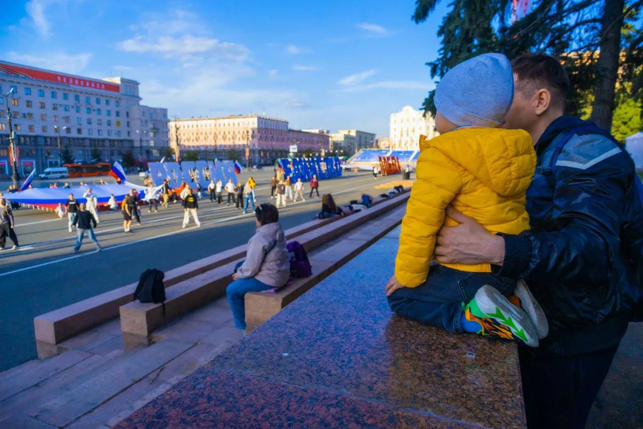 Сегодня на площади Революции в Челябинске пройдёт тренировка торжественного построения и марша войск Мероприятие начнётся в 17 00 На время тренировки передвижение пешеходов по площади будет ограничено Движение транспорта по проспекту Ленина не перекроют