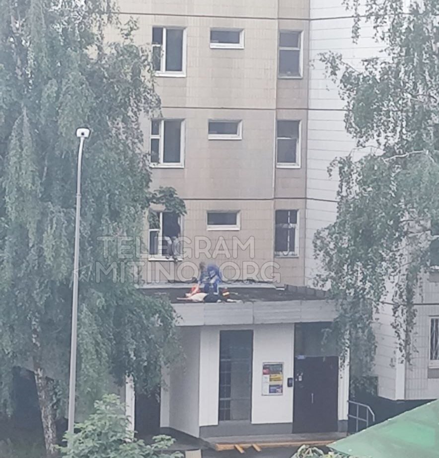 На улице Генерала Белобородова,16 человек выпал из окна. Скорая на месте ℹ Подробности выясняются Прислано в Митино • Бот Новости Митино Чат Митино