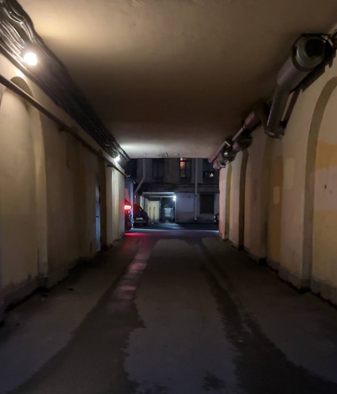 В Петербурге упростят установку шлагбаумов во дворах, включая центральные районы с платной парковкой. Теперь достаточно решения общего собрания жильцов и заявления в комитет имущественных отношений. Далее согласование проходит автоматически с профильными ведомствами, и выдаётся разрешение. Послабление касается только придомовых территорий. – жми тут / Прислать новость #спб #питер #Петербург