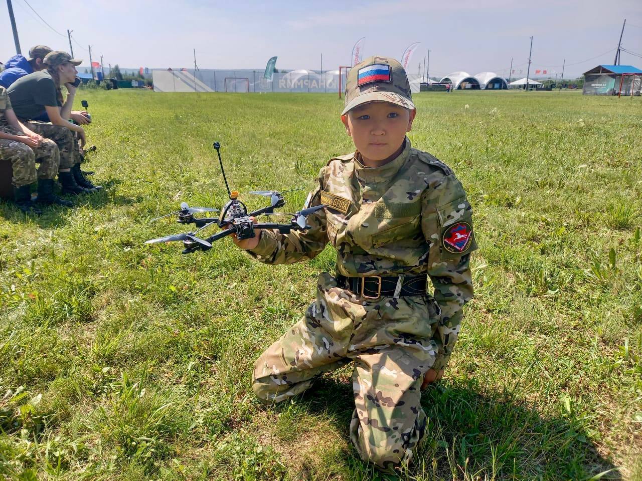 Сегодня в Красноярске стартовал окружной этап «Зарницы 2.0». Нашу Республику представляет отряд «Поиск» из Усть-Канского района. 10 ребят - мальчишек и девчонок, которые уже показали лучший результат на региональном этапе. Впереди - несколько дней соревнований. Маскировка позиций, огневая подготовка и тактическая медицина. Состязания саперов и операторов БПЛА, медиков и штурмовиков. Экстремальные условия и сильнейшие соперники со всей Сибири. Команда активно готовилась к окружному этапу, прошла военно-патриотическую смену «Рубеж». Настрой у всех боевой. Участие ребят в окружном этапе - уже Победа. Желаю достойного выступления и командного духа. Только вперед!