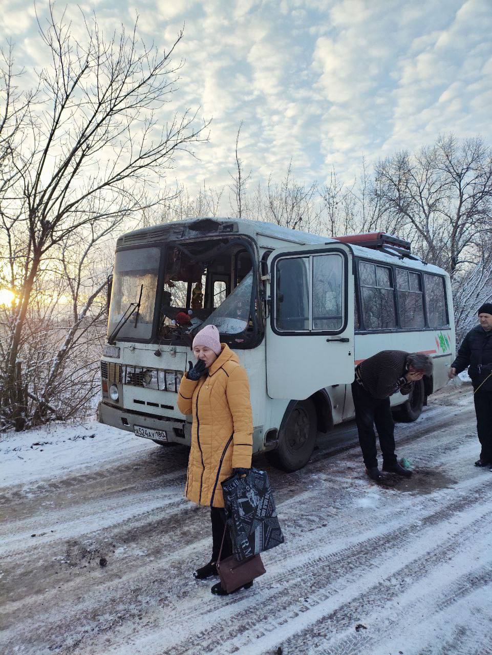 ВСУ атаковали еще один городской автобус в Горловском округе - в поселке Гольмовский.   О пострадавших сообщений не поступало.