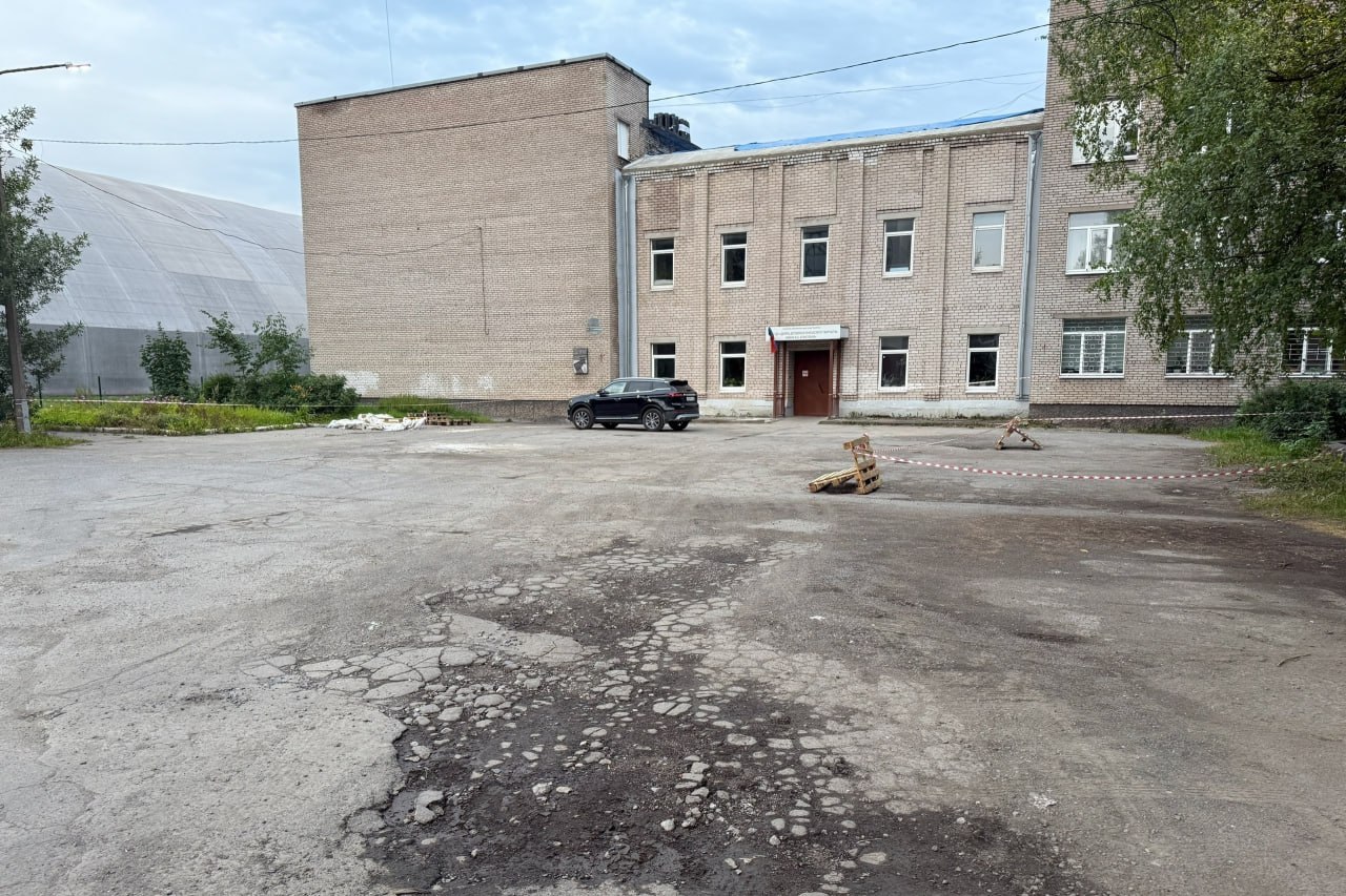 В Череповце отремонтируют двор бывшего Дворца пионеров Об этом в своих соцсетях сообщил мэр Роман Маслов. Дорожники безвозмездно приведут