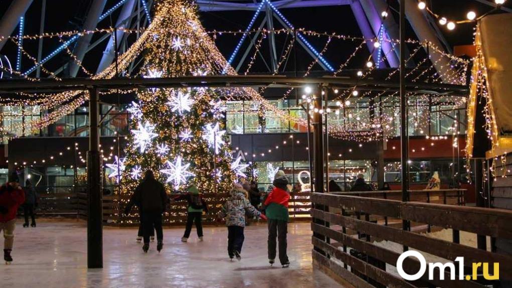 Омичей пригласили на бесплатные мастер классы в День фигурного катания Сегодня в Омск приедет Дарья Садкова серебряный призёр чемпионата России по фигурному катанию Она проведёт мастер класс на ледовой площадке дворца имени В Фетисова начиная с 10 45 В 12 00 запланирован флешмоб а в 13 00 состоится представление Туфелька для Золушки Дарья также выступит на главной площадке праздника катке Вектор где проведёт мастер классы для профессионалов и любителей фигурного катания Программа будет длиться с 18 00 до 20 00 и участникам обещают призы Кроме того праздничные мероприятия пройдут на катке у СКК имени Блинова в парке Вокруг света а также у ФОК Авангард спорткомплексов Юность и Красная звезда и ледовых дворцов имени Киселёва Шастина и Фетисова Om1 Омск в MAX