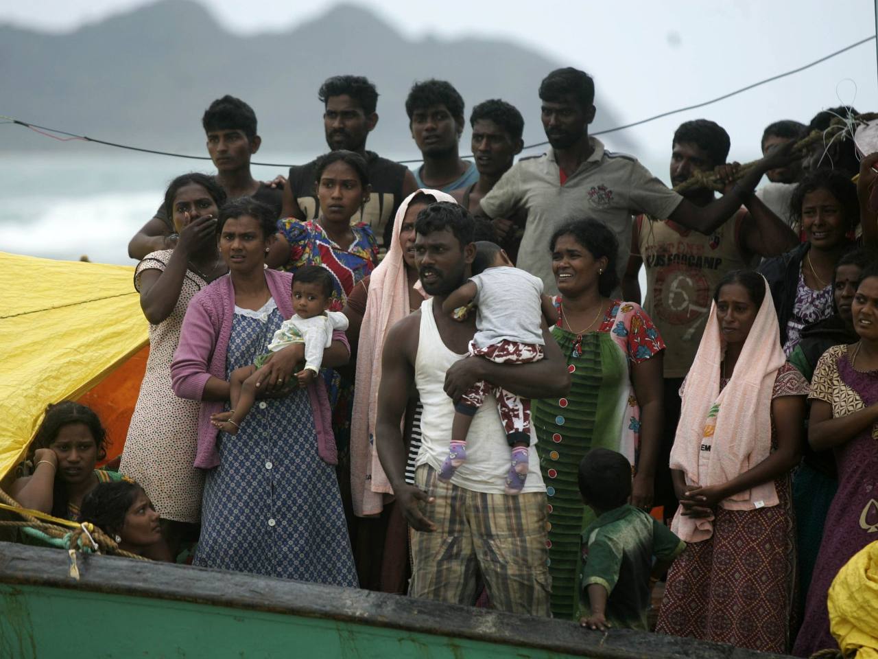 Шри Ланка готова наращивать приток трудовых мигрантов в Россию сообщила посол Шри Ланки в Москве Шобини Гунасекера В Шри Ланке есть очень много рабочей силы как квалифицированной так и полуквалифицированной Поэтому это одна из самых перспективных сфер о которых я думаю в контексте сотрудничества с Российской Федерацией потому что сейчас у вас наблюдается дефицит рабочей силы отметила дипломат Дмитрий Никотин Подписаться