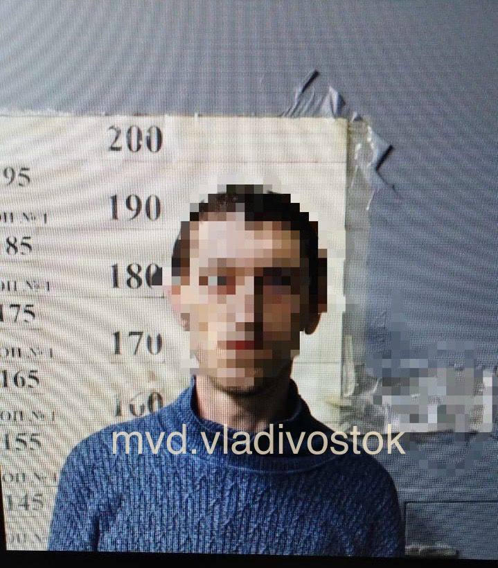 Во Владивостоке задержали рецидивиста, укравшего деньги у пенсионера Полицейские Советского района Владивостока задержали 39-летнего мужчину, который похитил кошелёк у 75-летнего пенсионера возле аптеки. Сумма ущерба составила 10 тысяч рублей. Злоумышленник оказался ранее судимым за имущественные преступления. В отношении него возбуждено уголовное дело по статье «Кража», решается вопрос о мере пресечения. / Реклама СЕРТ НА 5000!