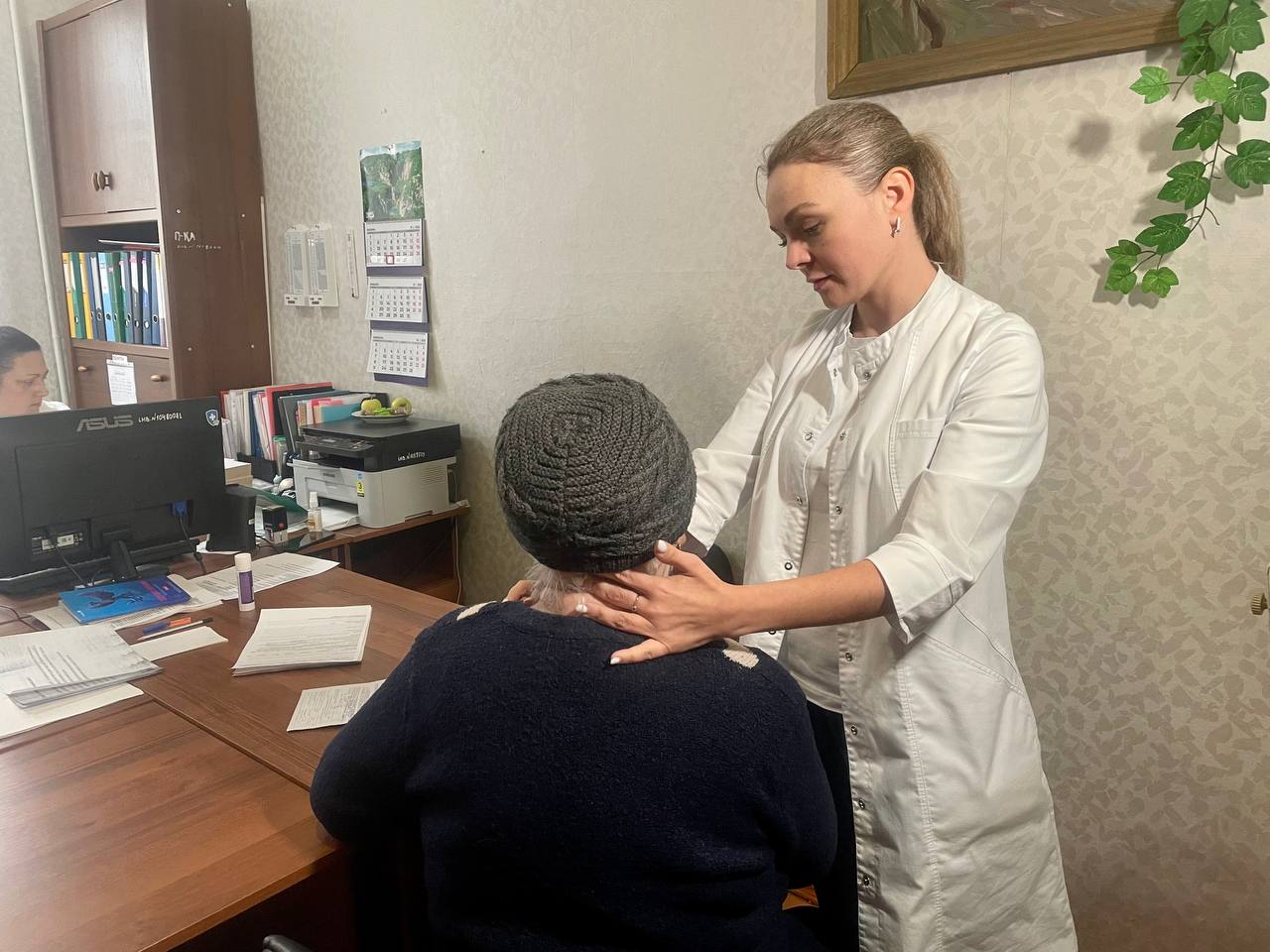 Вниманию жителей Херсонской области Министерство здравоохранения Херсонской области информирует 10 11 ноября в Генической центральной районной больнице состоится приём специалистов Национального медицинского исследовательского центра эндокринологии Для консультации пациентов прибудет команда из 6 высококвалифицированных специалистов офтальмолог специалист по диабетической ретинопатии детские эндокринологи специалист по диабетической стопе консультирует пациентов с СД врач диабетолог Время приёма 10 ноября с 14 00 до 19 00 11 ноября с 9 00 до 18 00 Обеденный перерыв с 13 00 до 14 00 Телефоны для записи для детского населения 7 990 285 04 18 для взрослого населения 7 990 123 22 79 Не упустите возможность получить бесплатную консультацию специалистов федерального уровня