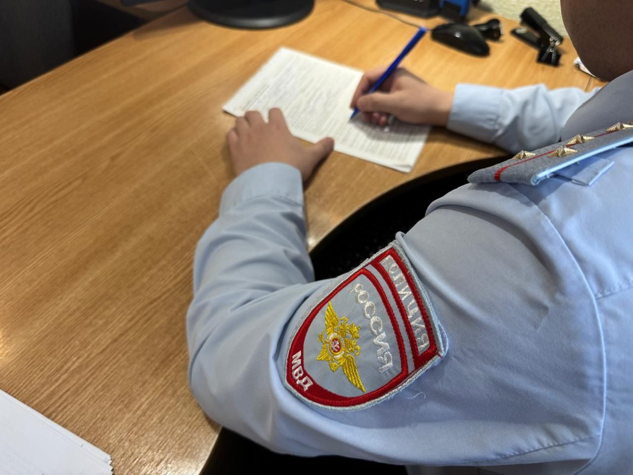 В Краснодаре задержан подозреваемый в жестоком нападении на мужчину Инцидент произошел в съемной квартире на Элеваторном переулке где компания распивала алкоголь Между 34 летним жителем Армавира и 29 летним гостем из Алтайского края вспыхнула ссора Подозреваемый ранее судимый в ходе драки нанес пострадавшему ножевое ранение в живот повредив внутренние органы Полиция задержала его по горячим следам Возбуждено уголовное дело за которое грозит до 10 лет лишения свободы Югополис Прислать фото или видео