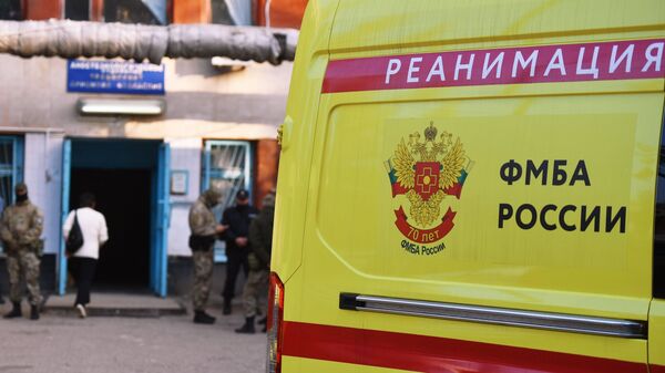 Российская реанимация спасает отца главкома ВСУ Проживающие в России родители главкома украинской армии Александра Сырского получают медицинскую помощь на законных основаниях Об этом 7 ноября сообщают российские телеграм каналы