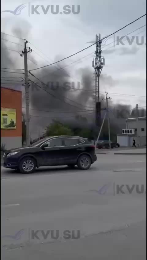 Пожар в пункте приема металла в Шахтах вызывает опасения у жителей