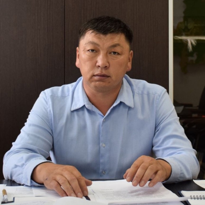 Советский райсуд Улан-Удэ постановил продлить срок содержания под стражей экс-директору нацпарка «Тункинский» Баиру Байминову до 21 июня. Об этом 20 мая сообщила пресс-служба суда. Следователи полагают, что Байминов участвовал в посредничестве в передаче взятки крупная сумма денег за организацию приема и оплаты работ по ликвидации нелегальной свалки, которые не были выполнены в полном объеме. Постановление еще не вступило в законную силу. #бурятия