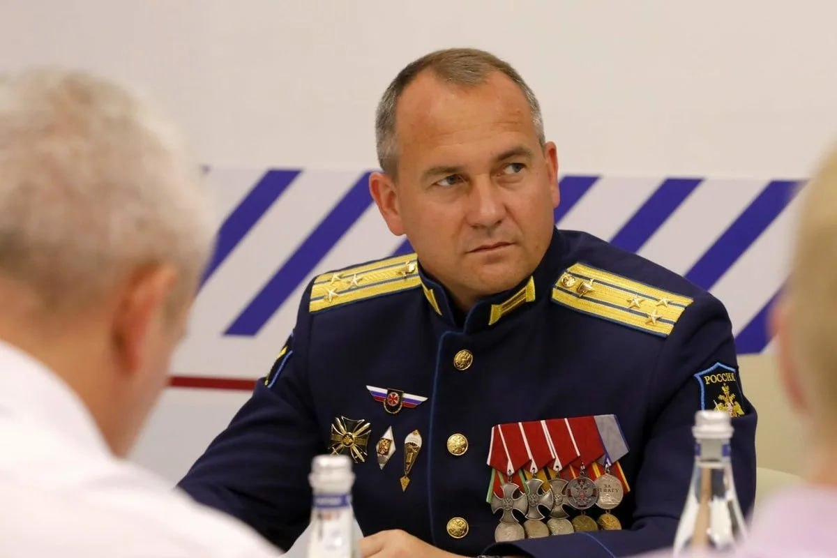 Ветеран СВО Евгений Чинцов переизбран председателем гордумы Нижнего Новгорода На этот пост выдвинули только Евгения Чинцова который ранее уже исполнял обязанности председателя гордумы Нижнего Новгорода в течение года Его кандидатуру поддержали единогласно Нижегородская Стрелка Z Подпишись