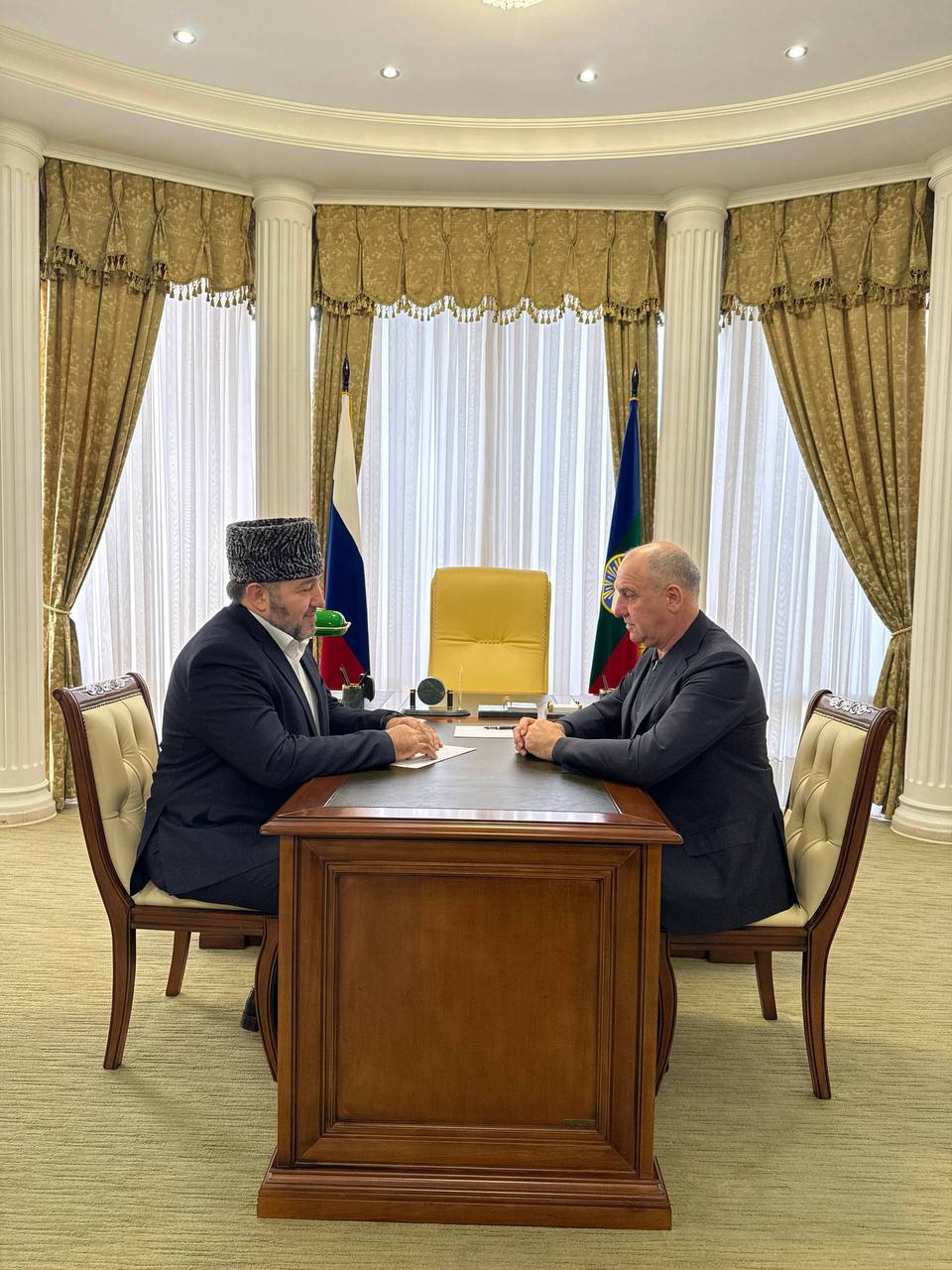 Духовно нравственное и патриотическое воспитание молодежи а также укрепление межнационального и межконфессионального согласия обсудили сегодня в ходе рабочей встречи с муфтием Карачаево Черкесии Мухаммадом Хаджи Эркеновым Духовное управление мусульман КЧР играет важную роль в деле формирования у подрастающего поколения устойчивых нравственных ориентиров которые позволят им стать достойными гражданами своей страны Отдельно обсудили вопросы взаимодействия в сфере социальной и духовной поддержки участников СВО и их семей Договорились о реализации ряда совместных инициатив направленных на поддержку защитников Отечества духовно патриотического воспитания молодежи и защиты их от деструктивных влияний Благодарю Мухаммада Хаджи Эркенова за открытый и продуктивный диалог Уверен что наше взаимодействие и впредь будет служить укреплению стабильности и развитию нашей малой Родины в составе великой России Подписывайтесь на МАХ