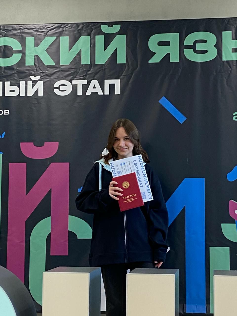 12 тюменских учеников стали призерами и победителями финала Всероссийской олимпиады школьников ⏩ Ученица 9 класса Физико-математической школы Тюменской области Мария Зорина — призер ВсОШ по биологии. ⏩ Ученик 11 класса ФМШ Егор Мамонтов — призер ВсОШ по биологии. Ученица 11 класса гимназии с углубленным изучением иностранных языков №21 города Тюмени Екатерина Анкина — победитель ВсОШ по английскому языку. ⏩ Ученик 9 класса ФМШ Артемий Бощенко — призер ВсОШ по экономике. ⏩ Ученик 10 класса ФМШ Арслан Абдразаков — призер ВсОШ по экономике. ⏩ Ученик 10 класса ФМШ Иван Жуков — призер ВсОШ по экономике. ⏩ Ученик 10 класса ФМШ Илья Русанов — призер ВсОШ по экономике. ⏩ Ученик 11 класса лицея Тюменского индустриального университета Даниил Фламинг — призер ВсОШ по экономике. ⏩ Ученик 11 класса ФМШ Александр Шляпин — призер ВсОШ по экономике. Ученица 9 класса ФМШ Александра Ушивцева — абсолютный побелитель ВсОШ по экономике. Ученик 10 класса ФМШ Георгий Кожин — победитель ВсОШ по экономике. Ученик 11 класса ФМШ Даниил Литвинов — абсолютный победитель ВсОШ по экономике.