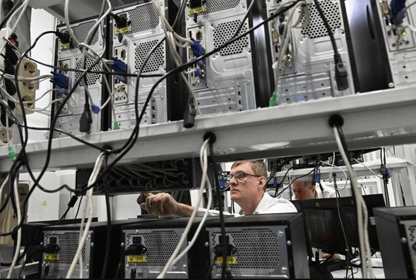 Российские производители электроники предложили Минпромторгу ввести кешбэк с продаж в крупной рознице чтобы компенсировать потери от технологического сбора Последний вступит в силу с сентября 2026 года В отрасли считают что одного кешбэка недостаточно чтобы повысить конкурентоспособность российских устройств vc ru money 2666911