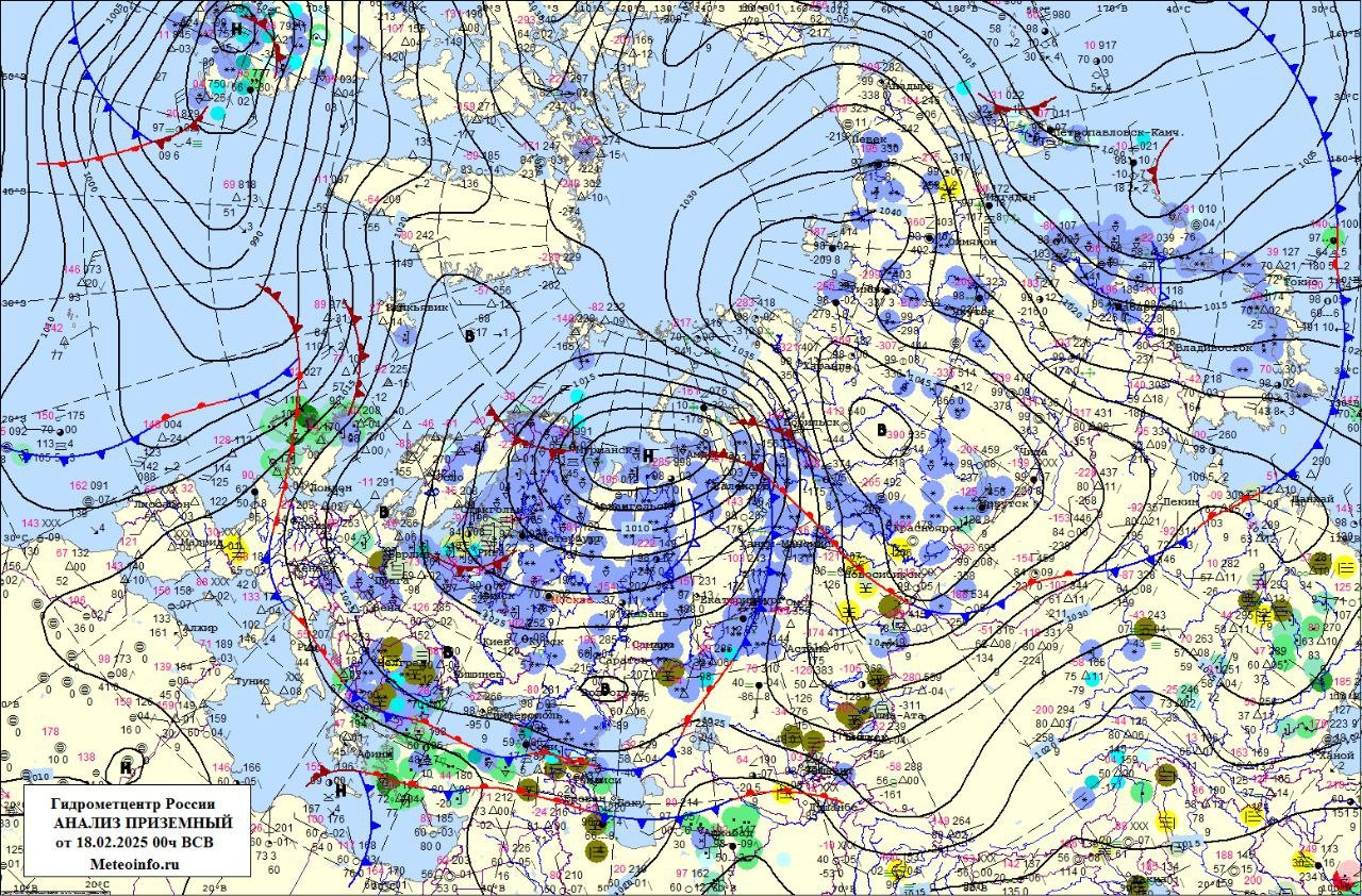 Ослабление морозов произошло на севере европейской территории России  ЕТР . И там, где накануне ночью было –40°С, спустя 24 часа термометры показывали всего –13°С. Таковы контрасты северной погоды.  Если на арктическое побережье пришло потепление, то в Средней полосе и на юге ЕТР хозяйничают морозы. Повеет теплом здесь не скоро. Более того, в течение нескольких дней очаг холода обособится южнее Ростова-на-Дону. Здесь отрицательная аномалия температуры к 22.02.2025 может достичь 8°С. Так что юг и север в температурном плане в конце недели могут поменяться местами.   На азиатской части страны в основном теплее обычного. Лишь на крайнем юге и северо-востоке сохраняется отрицательная аномалия средней температуры. Погоду определяет обширный азиатский антициклон, а влияние циклонов сказывается лишь на арктическом побережье Восточной Сибири, а также на тихоокеанских островах и Камчатке.   В Санкт-Петербурге и в Москве в ближайшие дни ожидается повышение температуры. Но если в столице удержатся небольшие морозы, то в город на Неве в выходные дни вернётся слабая оттепель.   На изображениях: 1 – Приземный анализ за 00 СГВ 18.02.2025. 2– Прогноз аномалии средней температуры 18.02.2025.  #обзор