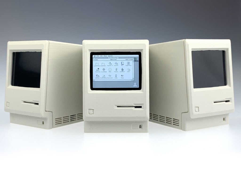 Энтузиаст собрал рабочую мини-копию первого Apple Macintosh  Компьютер получился в 5,5 раза меньше оригинала.  Разработчик Ник Гиллард с платформы 1BitRainbow создал миниатюрную версию Apple Macintosh 1984 года — Pico-Mac-Nano, собранную на базе микроконтроллера Raspberry Pi Pico.  Компьютер вышел настолько крохотным, что помещается на ладони: высота корпуса всего 62 мм. Устройство получило двухдюймовый экран с разрешением 480×342, слот под ЖК-дисплей и даже миниатюрный кронштейн для крепления внутренних компонентов — как у оригинального «Макинтоша». Через порт USB-C к нему можно подключить клавиатуру и мышь.  Pico-Mac-Nano способен загружать macOS System 6.0.8 и запускать классические приложения вроде Calculator и Control Panel.  Всё это упаковано в корпус, напечатанный на 3D-принтере, — размером примерно с пластиковое яйцо из киндер-сюрприза. Стоимость проекта — около 6 тысяч рублей, а его исходный код доступен на GitHub.  Крутой пример DIY-ностальгии по 1980-м!