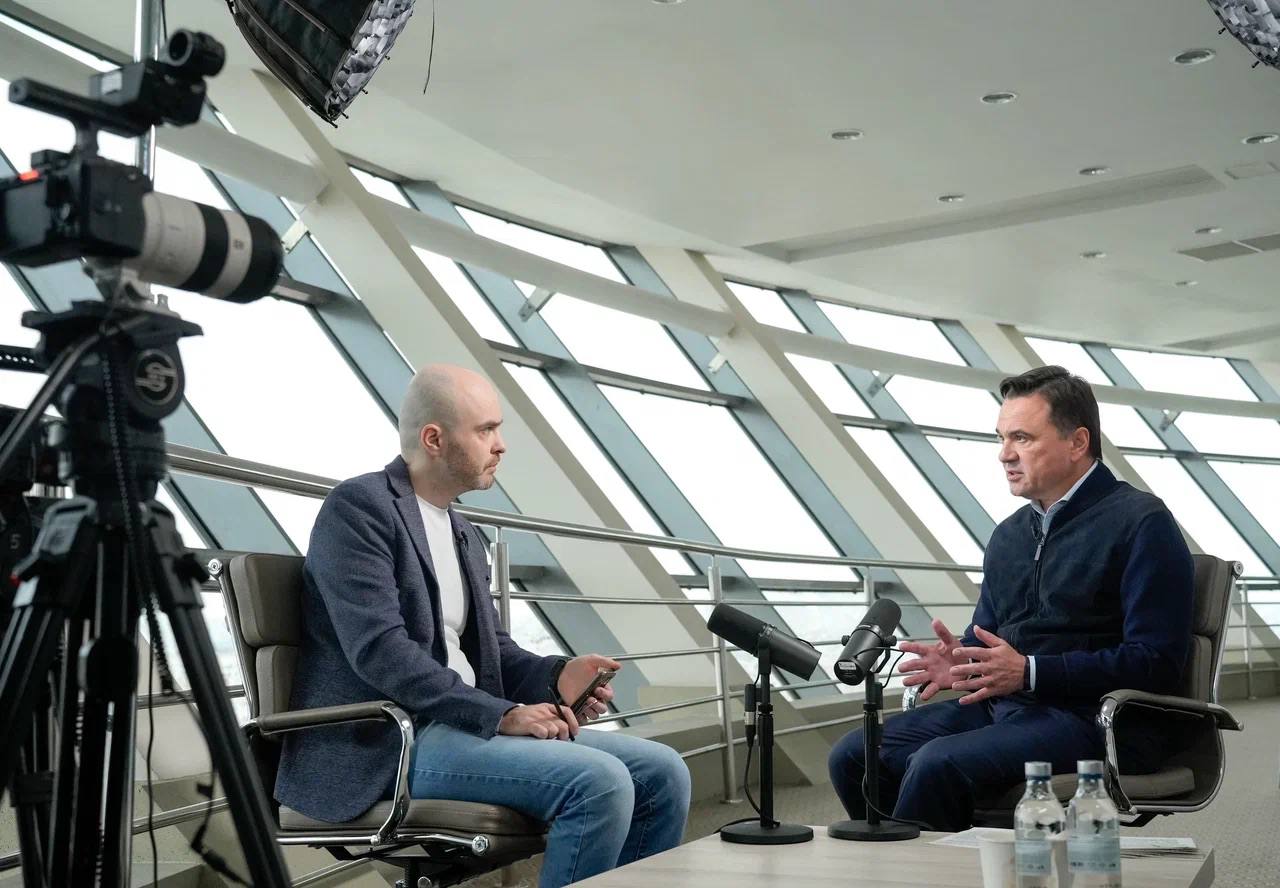 Фонды ОАЭ и Саудовской Аравии могут вложиться в Подмосковье Власти уже ведут переговоры по этому вопросу заявил губернатор Московской области Андрей Воробьёв в эфире радио РБК Мы ищем инвесторов Активно работаем и с Эмиратами с Саудовской Аравией с фондами Но видим что наш бизнес всё таки даёт наибольшую отдачу отметил губернатор Также Подмосковье активно сотрудничает с Китаем и странами СНГ создавая новые производства Воробьёв добавил что до 2022 года в регионе функционировали около 180 иностранных предприятий порядка 20 перешли к российскому собственнику остальные продолжают работать bankoffo