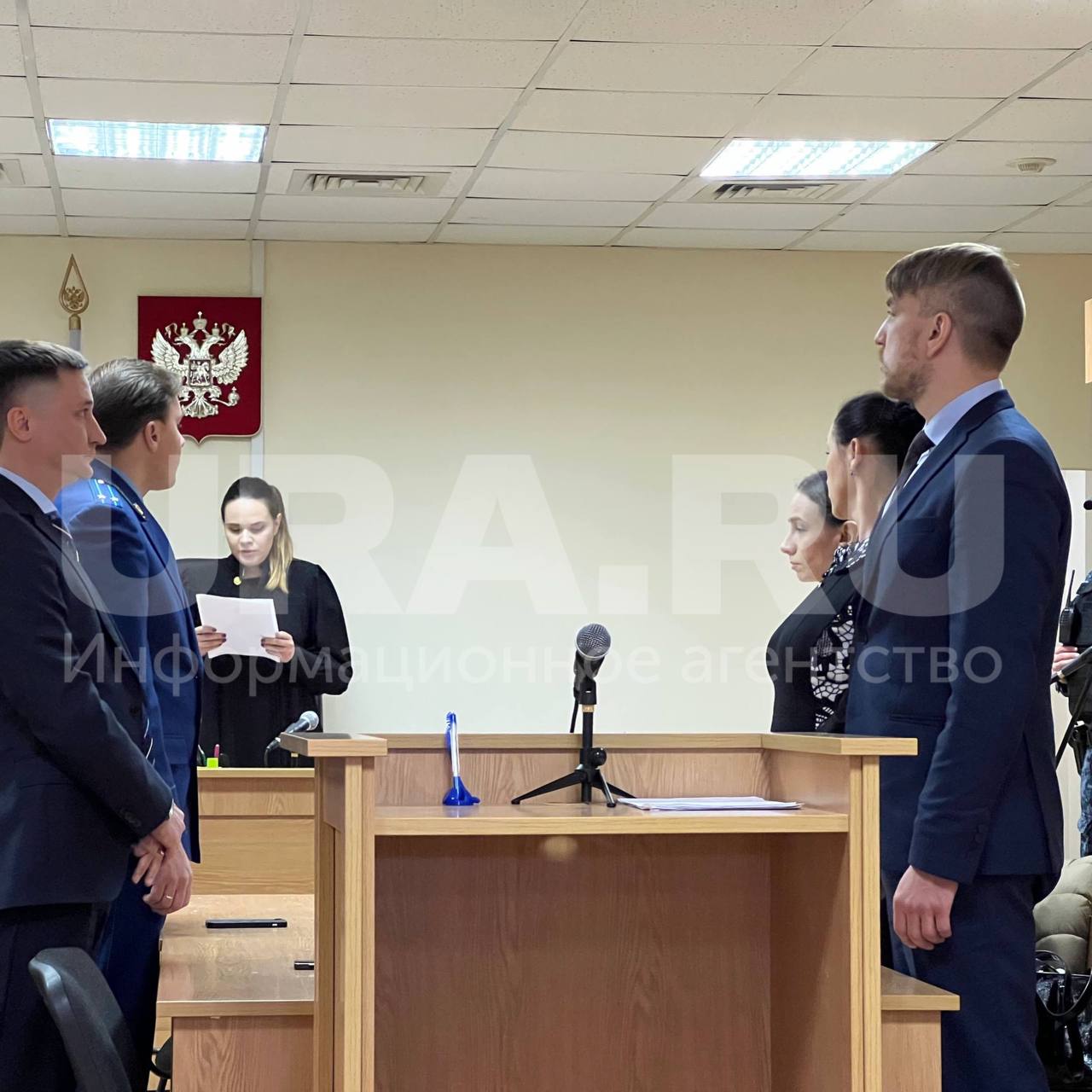 Марину Кохал приговорили к 12 5 годам колонии общего режима за убийство рэпера Энди Картрайта передал корреспондент URA RU из зала Смольнинского районного суда 24 июля 2020 года Кохал ввела мужчине инъекцию препарата от которого у жертвы развились шоковое состояние а также выраженная гипоксия Он скончался на месте Обвиняемая расчленила тело с помощью ножа и пилы ножовки уничтожила часть внутренних органов а также подвергла части трупа воздействиям низких температур влажной среды и поваренной соли Кохал была задержана 31 июля 2020 года после того как в их с мужем квартире на Невском проспекте нашли фрагменты тела Картрайта расфасованные по пяти пакетам Подписаться на URA RU мы в MAX