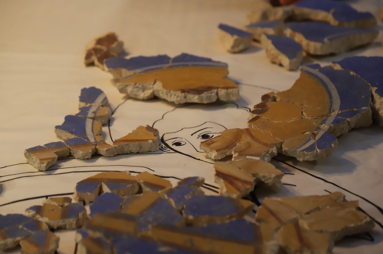 Уникальная сцена колесования обнаружена среди фресок Георгиевского собора Реставраторы Центра монументальной живописи Новгородского музея заповедника сообщили о радостном событии среди сотен тысяч фрагментов руинированных древних фресок Георгиевского собора Юрьева монастыря впервые удалось собрать и достоверно опознать часть изображения сцены Колесование святого Великомученика Георгия Победоносца один из ключевых эпизодов его жития Подробнее   russianold ru 2025 11 21 kolesovanie georgi