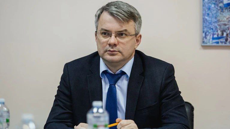 По поводу проблем с лицензированием КС Комментарий вице-губернатора Самарской области Д.Н. Яковлева по этому вопросу: «Клуб проходит процедуру лицензирования, подготовили все документы, которые будут рассмотрены на комиссии РФС в ближайшее время. Давайте не делать преждевременных выводов, тем более негативных».