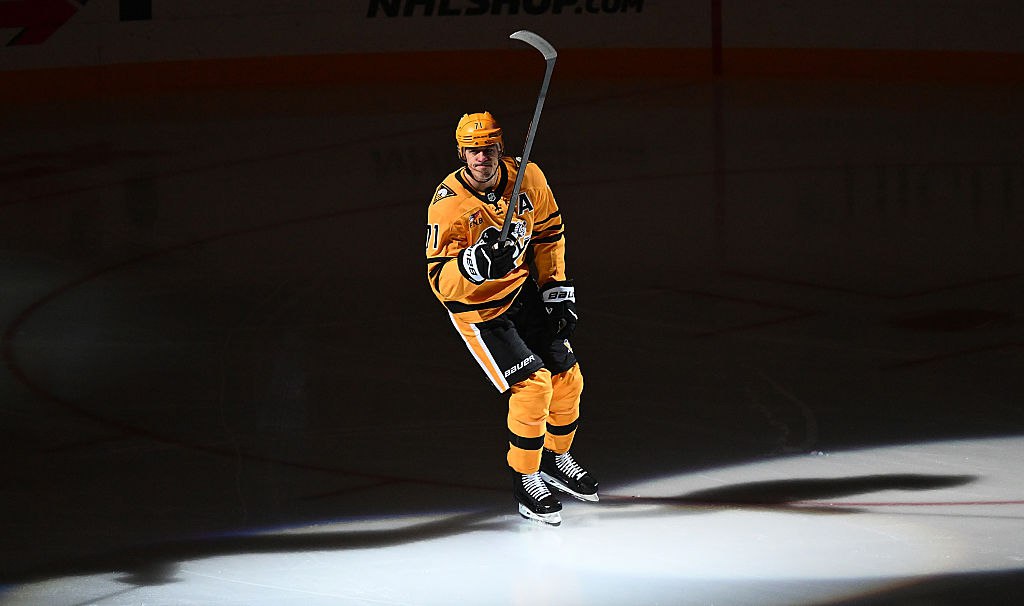 Малкин выбыл на несколько недель из за травмы Питтсбург Пингвинз поместил российского форварда Евгения Малкина в список травмированных сообщила пресс служба клуба НХЛ 39 летний Малкин ранее пропустил встречу регулярного чемпионата НХЛ с Даллас Старз 2 3 Б из за травмы верхней части тела В Питтсбурге статус россиянина оценили как от недели к неделе week to week В нынешнем сезоне Малкин в 26 матчах набрал 29 8 21 очков Малкин играет за Питтсбург с 2006 года и трижды выигрывал Кубок Стэнли в составе команды Его действующий контракт завершится в конце нынешнего сезона Getty Images Подписаться на РБК Спорт