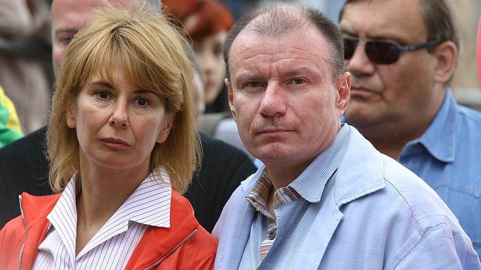 Бывшая жена миллиардера Потанина получила право претендовать на 70 его состояния такое решение вынес Апелляционный суд в Лондоне Это может стать одним из самых громких бракоразводных процессов в истории Наталья Потанина хочет вернуть 50 акций экс супруга в Норникеле половину всех дивидендов с 2014 года а заодно элитную недвижимость в России на 150 млн Общая сумма претензий почти 17 млрд