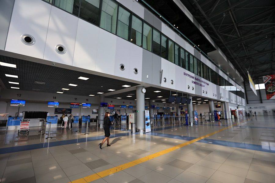 План Ковёр в московских аэропортах повлиял на расписание авиарейсов Москва Владивосток Более 100 рейсов задержано или отменено в Москве на фоне массовой атаки БПЛА в воскресенье 22 февраля Наибольшие трудности возникли в Шереметьево Там были задержаны 30 рейсов на вылет и 35 на прилёт Рейсы Москва Владивосток оказались среди задержанных   Подробнее на PRIMPRESS PRIMPRESS в MAX ДЗЕН ЧАТ БОТ