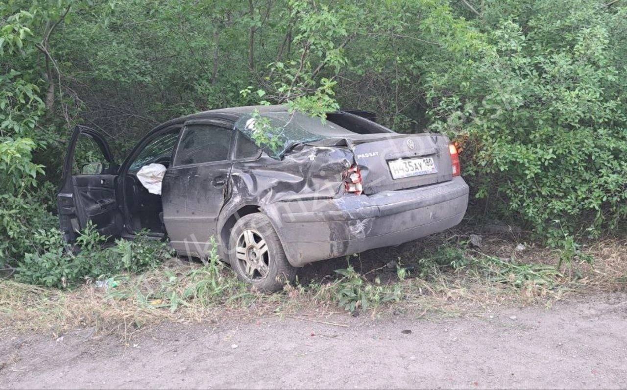 В Донецке в ДТП с автобусом пострадал пассажир легкового автомобиля В Пролетарском районе Донецка произошла серьезная авария. Легковой автомобиль столкнулся с автобусом маршрута № 34. В итоге автобус съехал в кювет. Известно, что пострадал пассажир легкового автомобиля — женщина 1992 года рождения. В настоящее время проводятся необходимые меры по оказанию помощи и уточнению деталей происшествия.