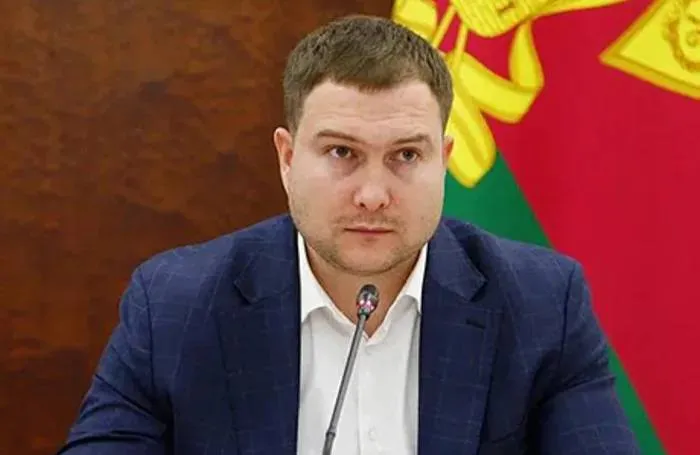 Бывшего вице губернатора Нестеренко оставили под домашним арестом до 6 ноября 2026 года Сегодня в зале Ленинского районного суда прошло первое заседание по делу Нестеренко Чиновника задержали 22 мая 2025 года по обвинению в превышении должностных полномочий Краснодар Сегодня Телеграм ВСЁ оставайтесь на связи с нами в MAX   max ru krd 00