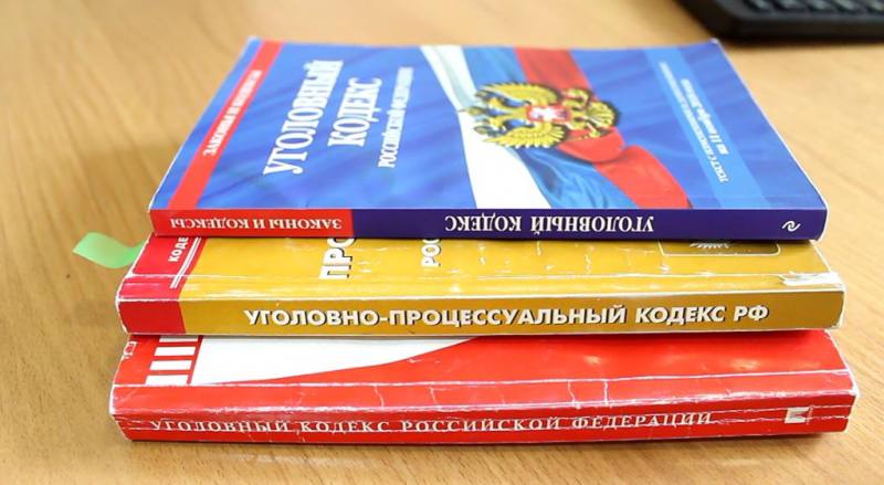 В Артеме полицейские проводят проверку по факту инцидента с участием несовершеннолетних   В ходе мониторинга социальных сетей сотрудники отдела МВД России по городу Артему обратили внимание на публикацию о том, что группа подростков, находясь в помещении общественного туалета за Дворцом культуры угольщиков, повредила имущество, а также курила в помещении туалетной комнаты.    ‍ В настоящее время полицейские проводят комплекс оперативно-розыскных мероприятий, направленных на установление личностей участников инцидента и установление обстоятельств произошедшего.   Проводится проверка, по результатам которой будет принято законное и обоснованное решение в соответствии с законодательством.    Полиция Приморья