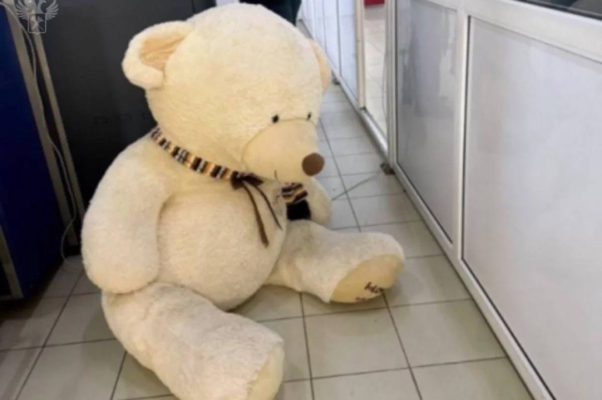 Сочинские таможенники в плюшевом медведе и в авто нашли 250 пачек сигарет Через пункт пропуска водитель УАЗ попытался провезти контрабанду из Абхазии Сотрудники ФТС просканировали игрушку с помощью инструмента МИДК и увидели 150 пачек сигарет а под водительским сиденьем в чехле переднего кресла и бардачке было спрятано еще 100 Сигареты и машину изъяли Мы в Мах АиФ Краснодарский край в ТГ