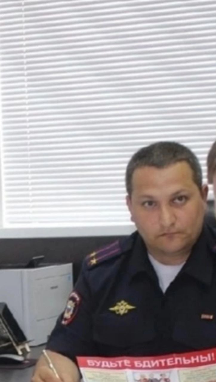 Закончено расследование и передано в суд уголовное дело по обвинению в злоупотреблении должностными полномочиями и краже в особо крупном размере в отношении заместителя начальника МО МВД России "Клявлинский" - начальника полиции подполковника Осипова Тимофея Шаликоевича. По версии следствия, в 2024 году он незаконно завладел банковской картой местного жителя и снял с нее денежные средства в размере не менее 1 миллиона 200 тысяч рублей, распорядившись ими по своему усмотрению. Факт совершения противоправных действий выявлен сотрудниками Управления ФСБ России по Самарской области при участии оперативников собственной безопасности ГУ МВД России по Самарской области.
