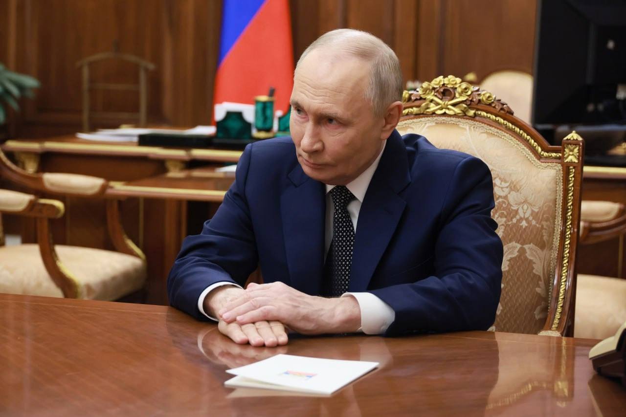 Теперь официально Владимир Путин объявил 2026 й Годом единства народов России Президент России Владимир Путин подписал указ о проведении в 2026 году Года единства народов России Эта идея получила официальный статус после того как глава государства поддержал её на итоговой прямой линии Что касается Года единства народов России мне кажется что мы делаем правильно Особенно сейчас в условиях проведения специальной военной операции потому что когда страна сталкивается с такими испытаниями она сплачивается отметил Владимир Путин Он подчеркнул что все народы России объединены общими традиционными ценностями И это сейчас в ходе проведения специальной военной операции становится особенно важным и понятным добавил президент Напомним что ранее Владимир Путин поручил правительству рассмотреть возможность объявления 2027 го Годом географии Текущий 2025 й был объявлен Годом защитника Отечества а 2024 й Годом семьи Присоединяйтесь к нашему официальному каналу в MAX РИАКалмыкия РеспубликаКалмыкия БуддизмКалмыкии2025 КалмыкияМестоСилы