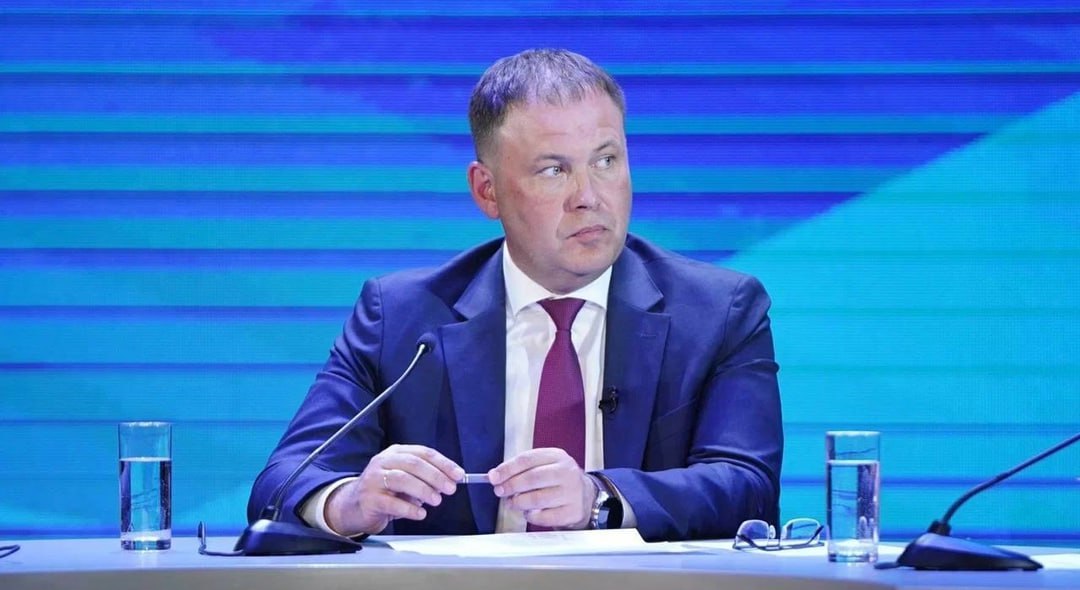 Глава Кузбасса Илья Середюк признал непростую финансовую ситуацию в регионе. По его словам, проблемы связаны с «недопоступлением налогов от работы угольных и других предприятий, которые работают в экспортном направлении, продукция которых понизилась». Плюс курсовая разница не дает сегодня нормально дышать предприятиям, которые ориентированы на экспорт. И соответственно нет достаточных поступлений по налогу на прибыль. Это основной источник, который мы имеем в областном бюджете, поэтому с финансированием не всё хорошо,  – посетовал губернатор в ходе прямой линии.
