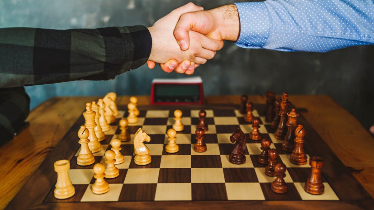 В FIDE сообщили Матч ТВ о внесении в повестку декабрьской Генасамблеи вопроса о возвращении флага и гимна российским шахматистам В повестку Генеральной ассамблеи внесено предложение ФШР о снятии действующих ограничений включая ограничение на участие команд и использование национальной символики news matchtv LordHenriVoton E Getty Images