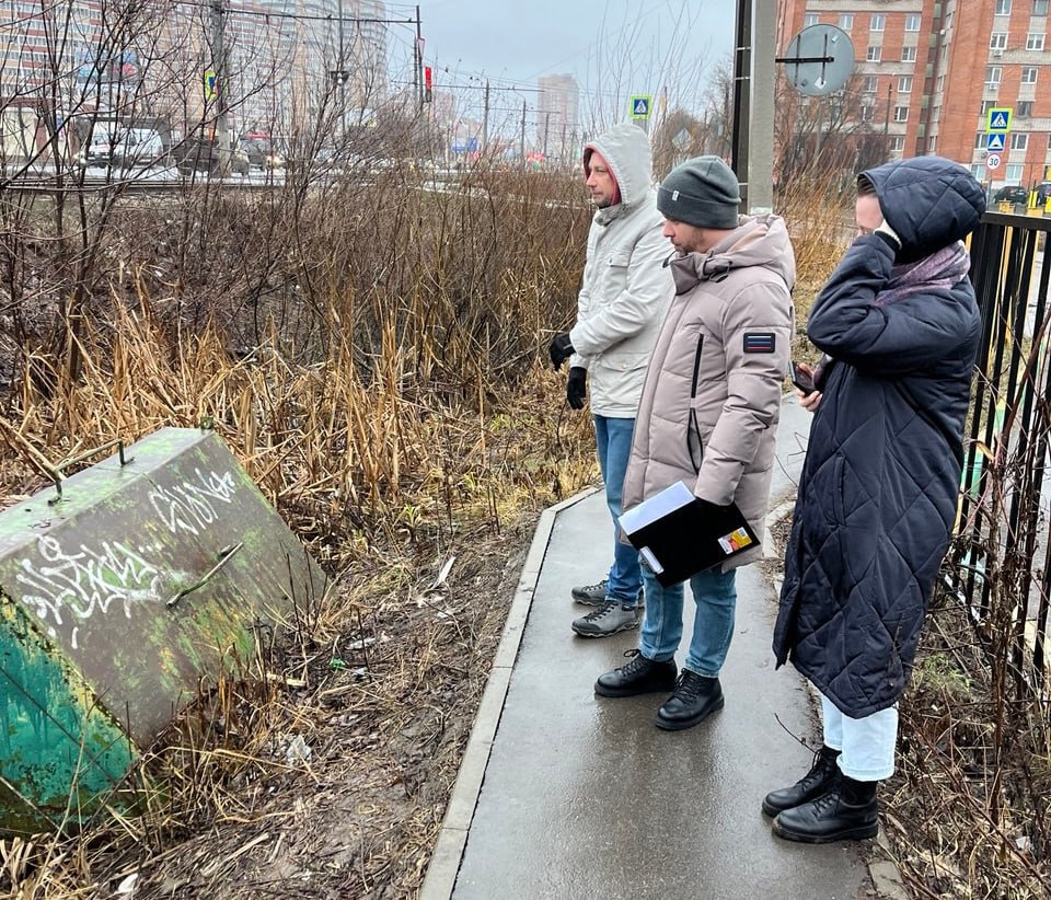 В Туле обсудили сроки строительства второй очереди веломаршрута "Лев Толстой"   Уполномоченные лица отметили, что участок сложный и на нем много проблемных мест, но это не повод опускать руки.  "При грамотном подходе и взаимодействии администрации Тулы, подрядных организаций, представителей архитектурной мастерской и общественности все получится", — решили специалисты.