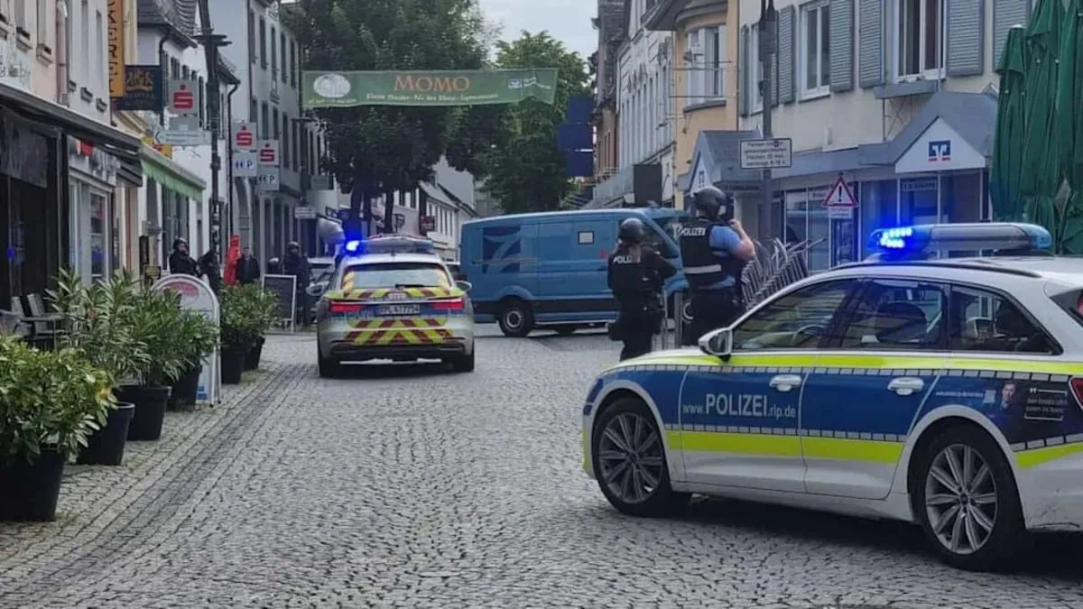 Преступник захвативший заложников в банке в Германии сбежал       oxu az 1547052   Новости Азербайджана Написать нам ruoxuaz Захватзаложников Германия