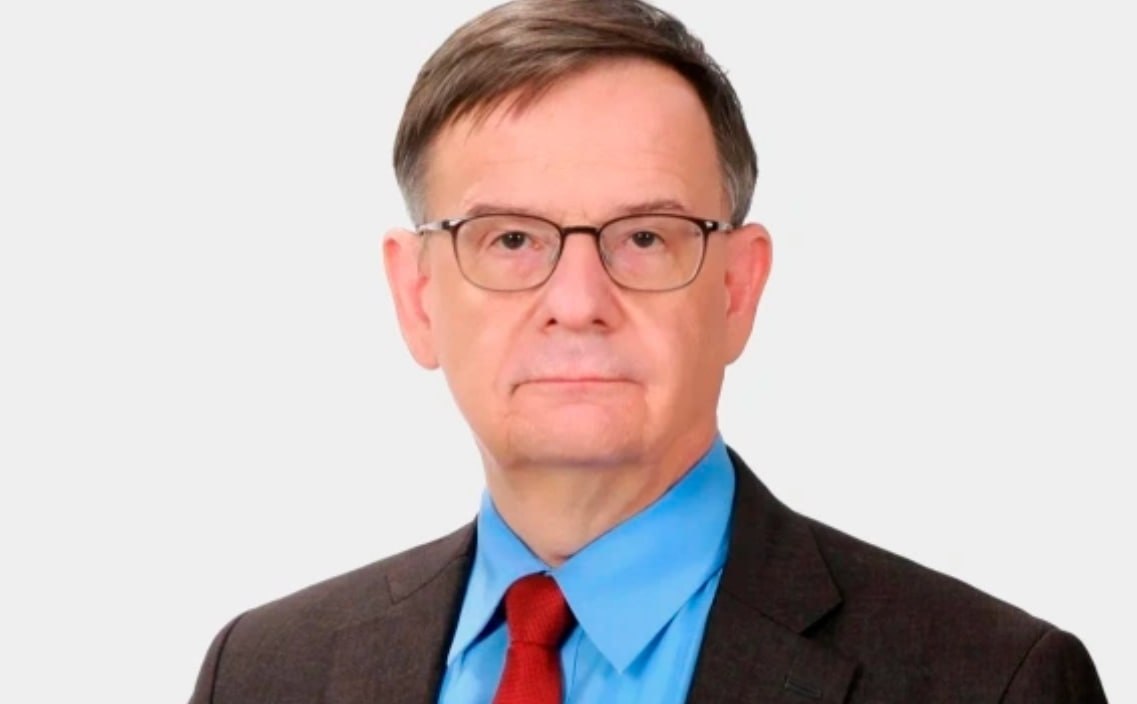 В Латвии задержали корееведа Андрея Ланькова его доставляют в иммиграционную службу сообщили РБК в ивент агентстве Curiosophy Events которое занималась организацией лекции где задержали ученого Ланьков подтвердил РБК факт своего задержания Андрей Николаевич в безопасности ожидает прибытия адвоката Консул Австралии оповещен о сложившейся ситуации добавили организаторы Ланькова увели сотрудники латвийской полиции во время лекции в Риге сообщает Delfi со ссылкой на посетителей лекции Там должна была состояться лекция о Северной Корее Северная Корея чего хотят и чего боятся верхи Фото Московская высшая школа социальных и экономических наук РБК в Telegram и MAX